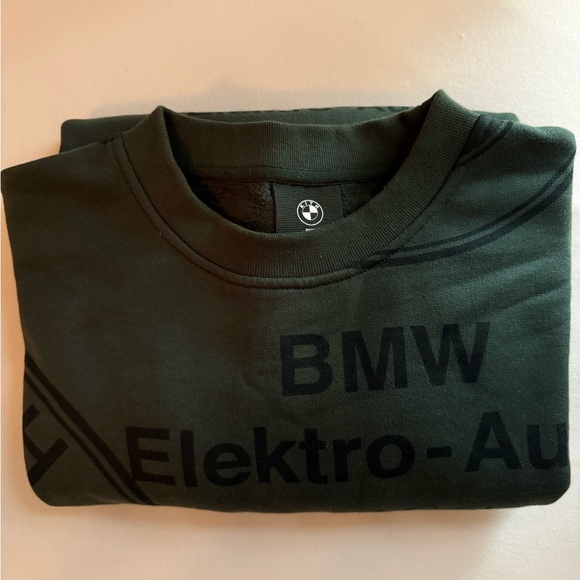 Kith Green and Black Crewneck Sweater with BMW Elektro-Auto Design